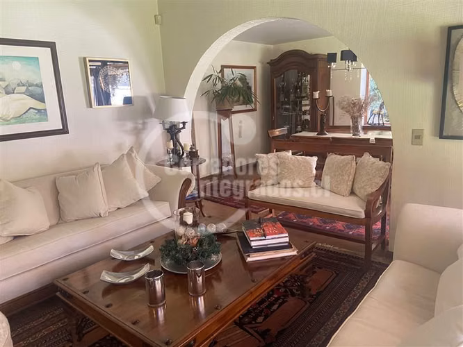 Casa en venta de 5 dorm. en Las Condes