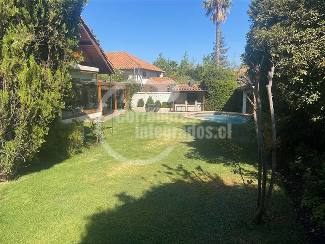 Casa en venta de 5 dorm. en Las Condes