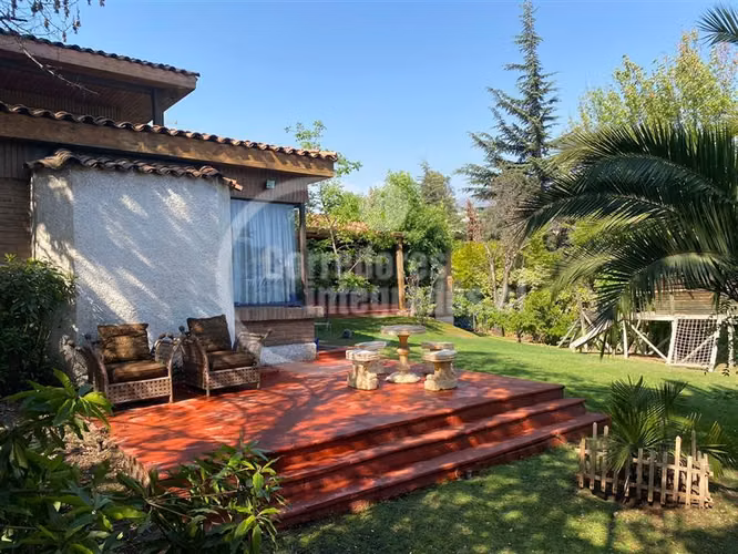 Casa en venta de 5 dorm. en Lo Barnechea