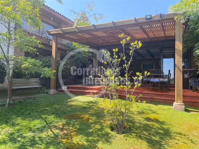 Casa en venta de 5 dorm. en Lo Barnechea