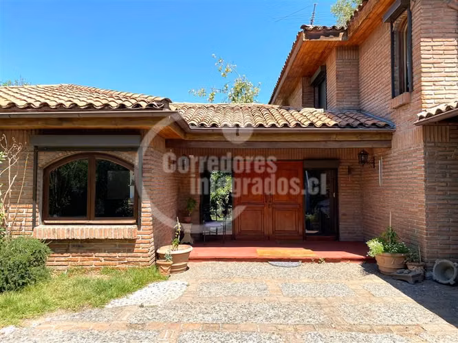 Casa en venta de 5 dorm. en Lo Barnechea