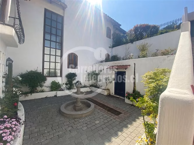 Casa en venta de 5 dorm. en Las Condes
