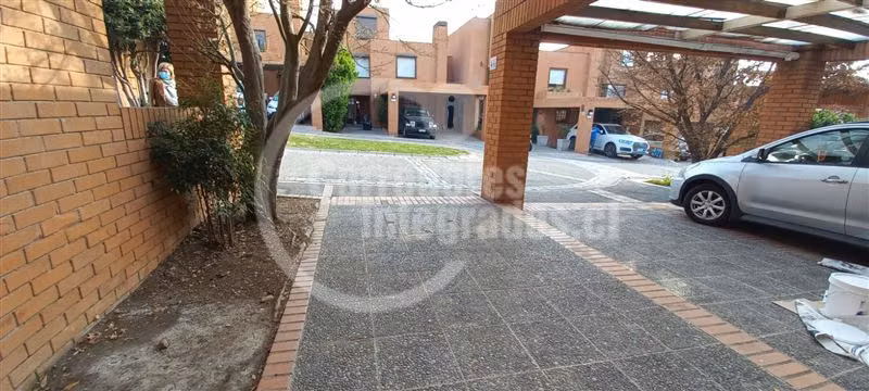 Casa en venta de 4 dorm. en Las Condes