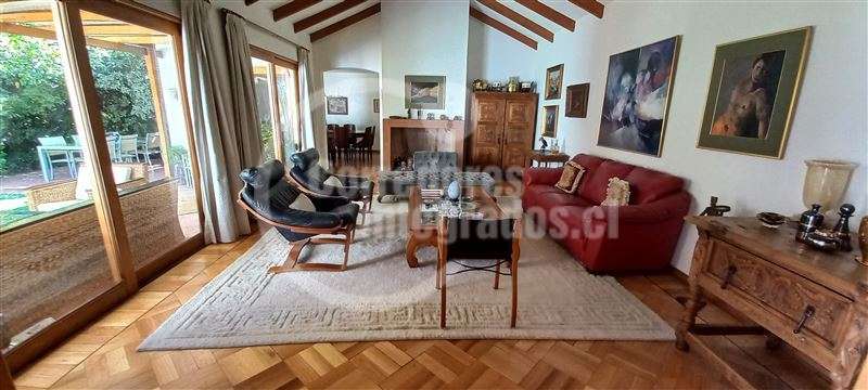 Casa en venta de 5 dorm. en Las Condes - Imagen 2