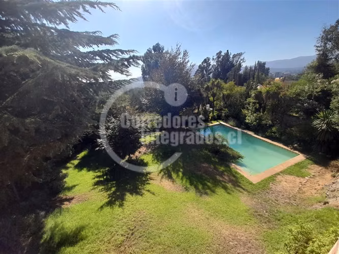 Casa en venta de 4 dorm. en Las Condes