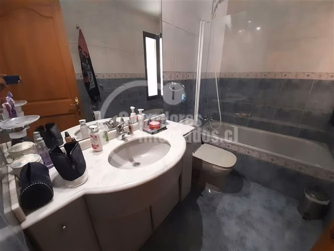 Casa en venta de 4 dorm. en Las Condes