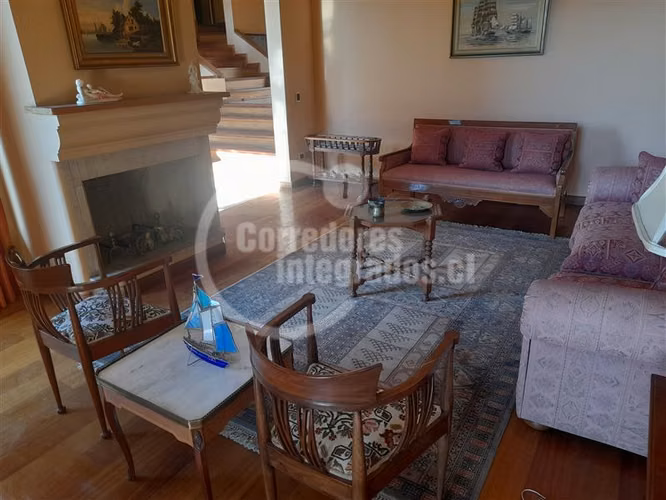Casa en venta de 4 dorm. en Las Condes