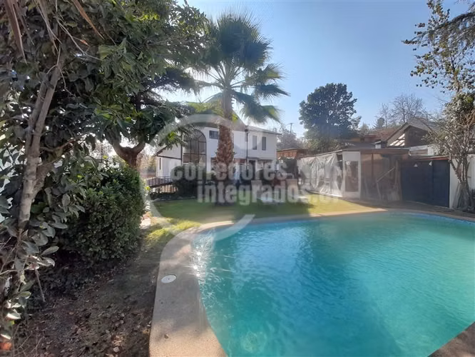 Casa en venta de 5 dorm. en Las Condes