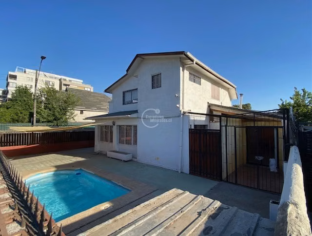 Casa en venta de 4 dorm. en Las Condes