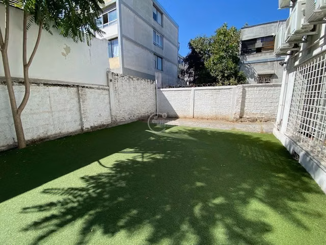 Casa en arriendo de 8 dorm. en Providencia