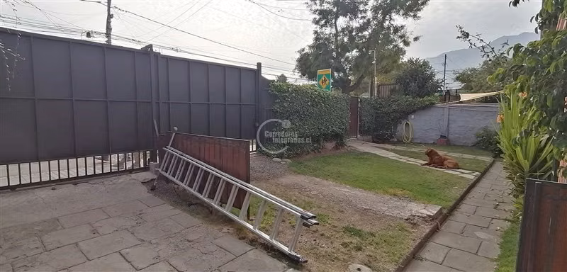 Casa en venta de 3 dorm. en La Reina