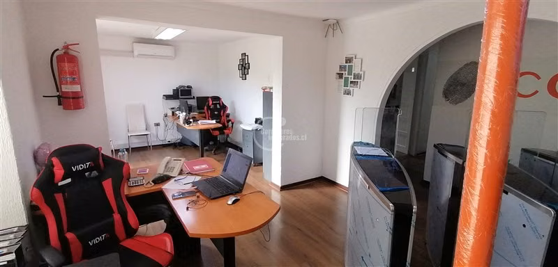 Casa en venta de 3 dorm. en La Reina