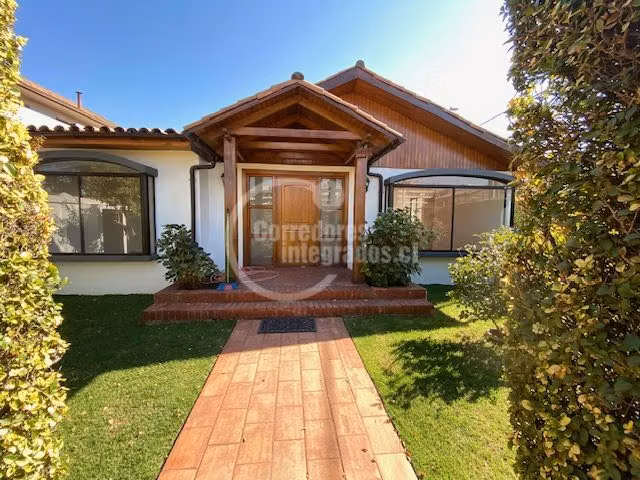 Casa en venta de 4 dorm. en Las Condes