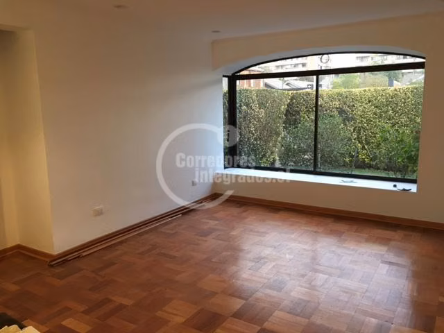 Casa en venta de 4 dorm. en Las Condes