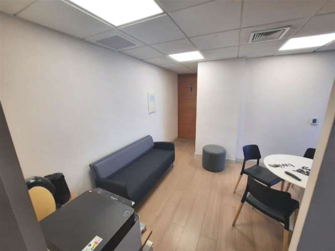 Vitacura/kennedy/estacionamiento/2priv/1baño/sala reuniones