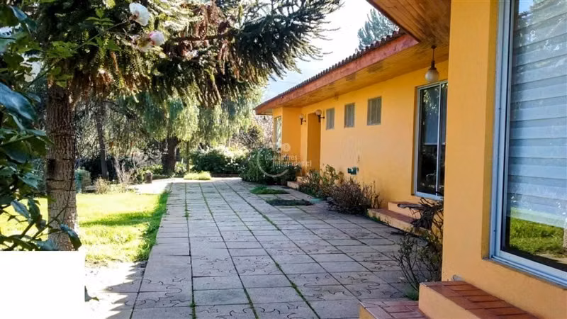 Acogedora183,56m2 totales+quinchoPiscina,jardin formado,agua