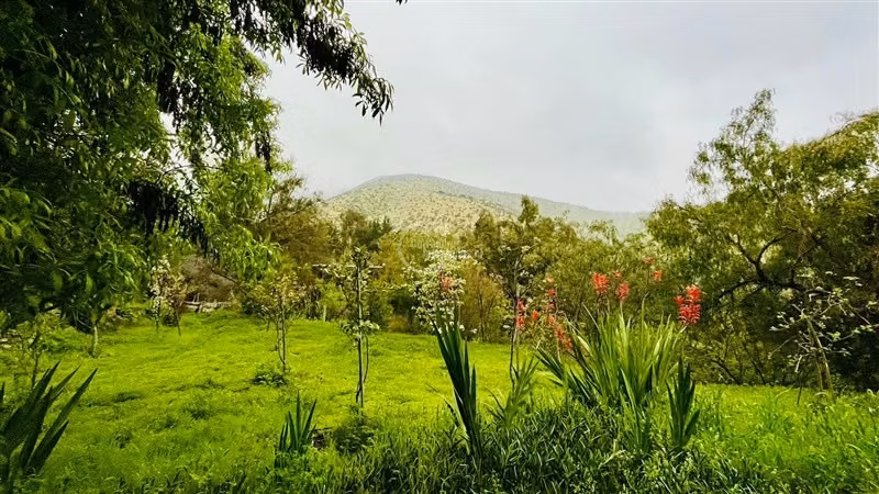 En condominio casa desniveles 4D+3B +Cabaña 70 m2 , piscina