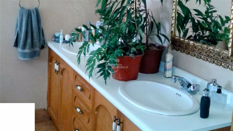Semi plana de 5745m2.Caseta guardia,agua y luz propia,jardin