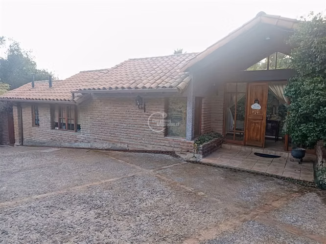 Casa desniveles 4D+3B, quincho,cabaña,piscina,156m2,terraza