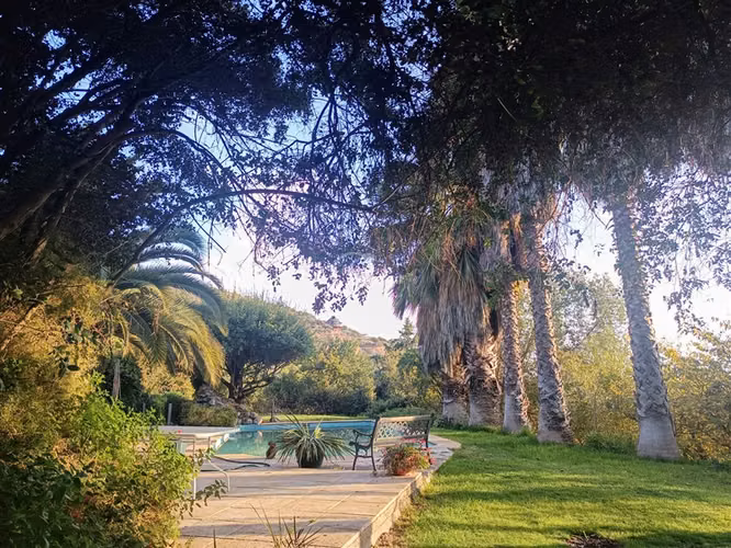 Casa desniveles 4D+3B, quincho,cabaña,piscina,156m2,terraza
