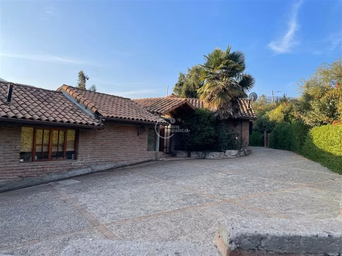 Casa desniveles 4D+3B, quincho,cabaña,piscina,156m2,terraza