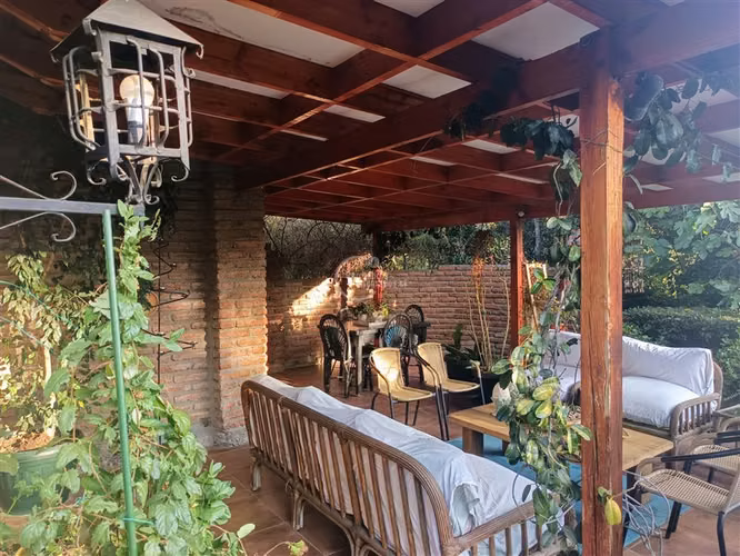Casa desniveles 4D+3B, quincho,cabaña,piscina,156m2,terraza
