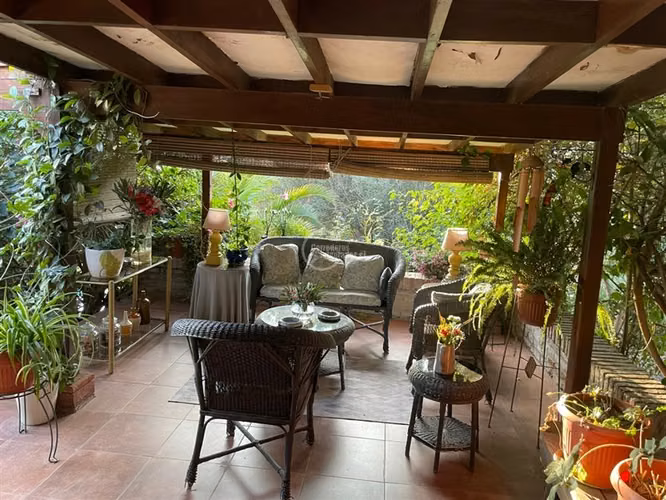 Casa desniveles 4D+3B, quincho,cabaña,piscina,156m2,terraza