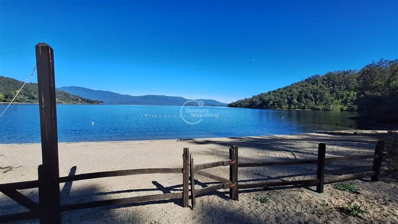 Panguipulli 6 dormitorios, serv, linda playa en sect. seguro
