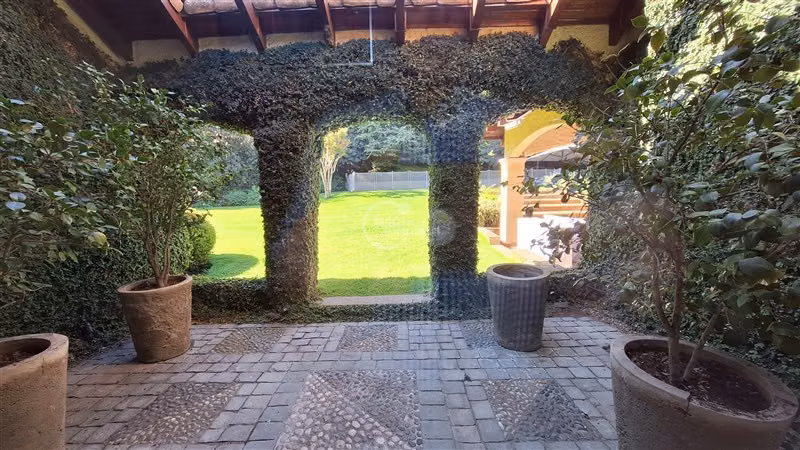 Extraordinaria, Los Nogales, 5 dorm., excelente estado AA