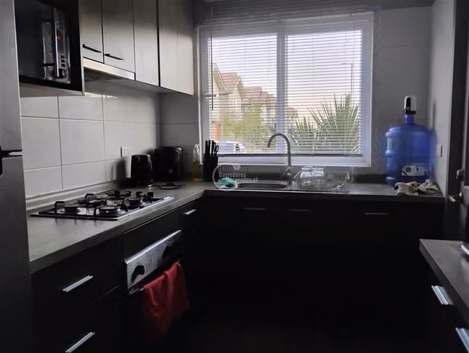 Casa en venta de 3 dorm. 2 baños en condominio en Lampa