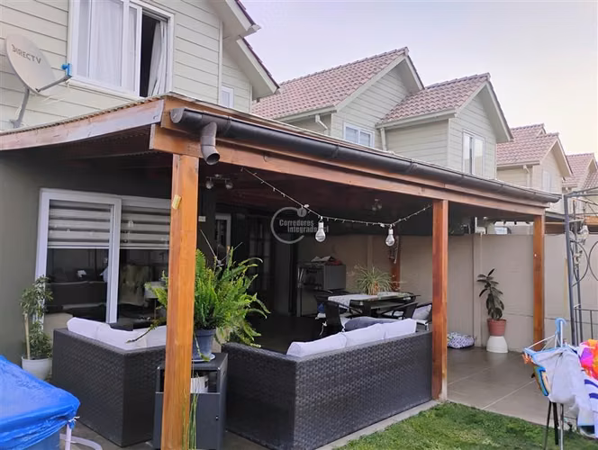 Casa en venta de 3 dorm. 2 baños en condominio en Lampa