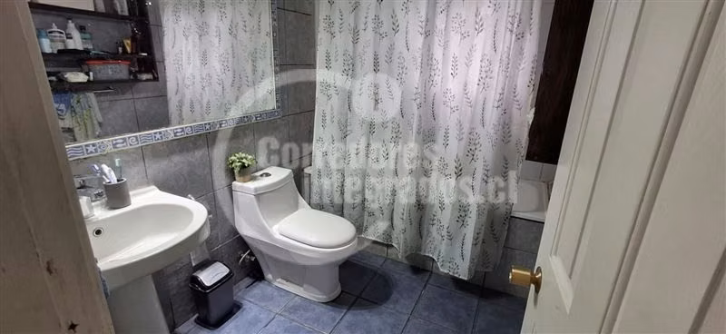 Oportunidad, Casa en venta de 4 dorm + quincho en P Varas