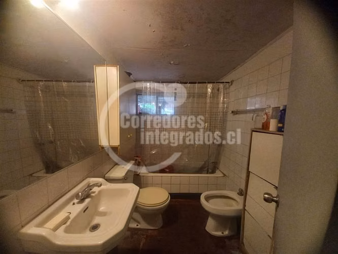 Casa en venta de 3 dorm. 1 baño Ñuñoa Metro Chile España TT