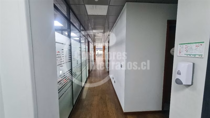Edificio corporativo pasos C.Empresarial,1460 m2, 18 estac