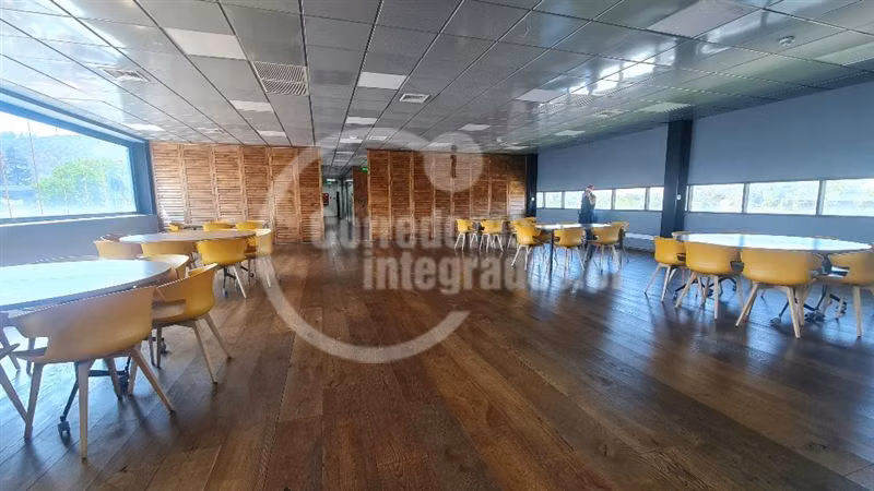 Edificio corporativo pasos C.Empresarial,1460 m2, 18 estac