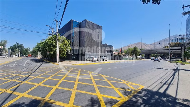 Edificio corporativo pasos C.Empresarial,1460 m2, 18 estac
