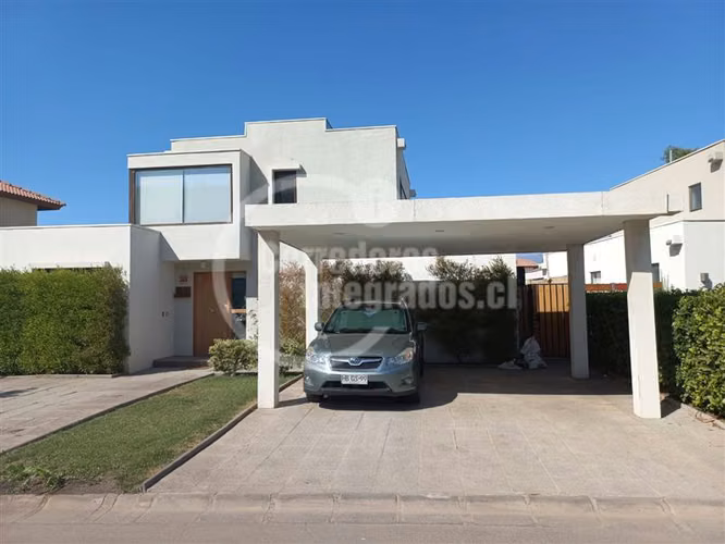 Casa venta de 3 dorm Colina, quincho condominio seguro, MLA
