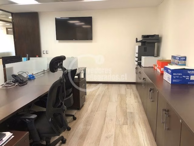 Excelente oficina 153 mts, con 4 estac bodegas Inversión DN - Imagen 4