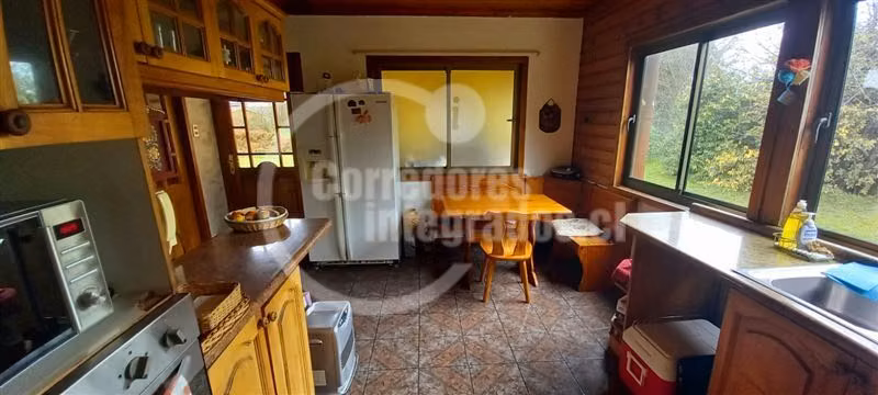 Linda y comoda casona en parcela cercana a Osorno, galpón