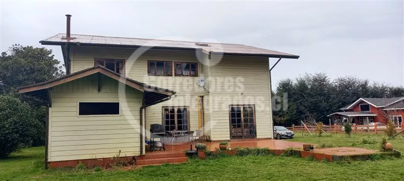 Linda y comoda casona en parcela cercana a Osorno, galpón