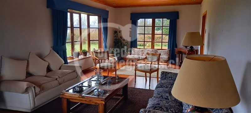 Linda y comoda casona en parcela cercana a Osorno, galpón