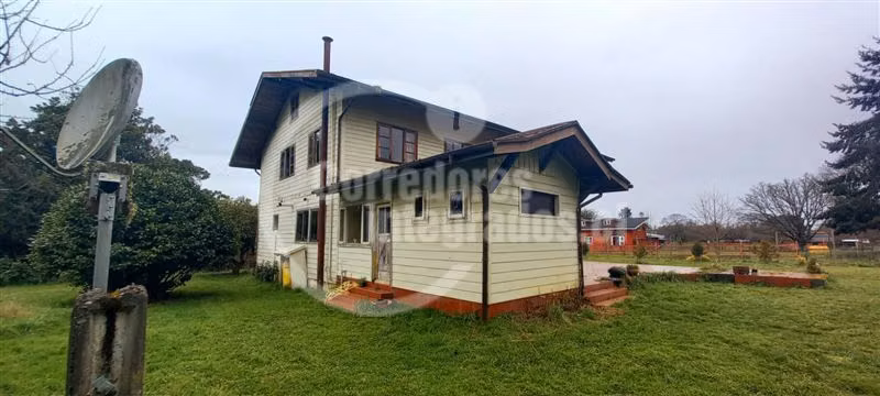 Linda y comoda casona en parcela cercana a Osorno, galpón