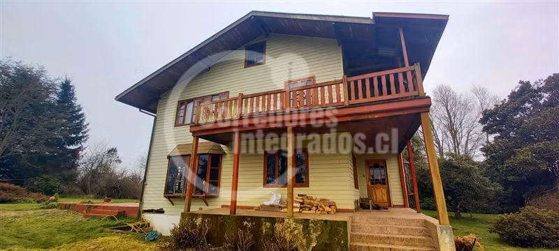 Linda y comoda casona en parcela cercana a Osorno, galpón