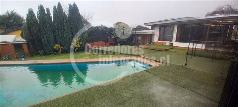 Casa gran ubicación locales comerciales Isla Teja Valdivia