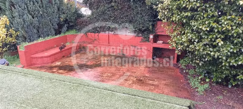 Casa gran ubicación locales comerciales Isla Teja Valdivia