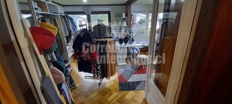 Casa gran ubicación locales comerciales Isla Teja Valdivia