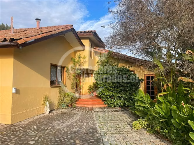 Agrícola,con dos casas en venta, piscina ,tenis en Peñaflor