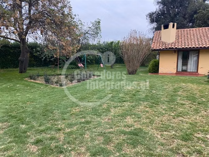 Agrícola,con dos casas en venta, piscina ,tenis en Peñaflor