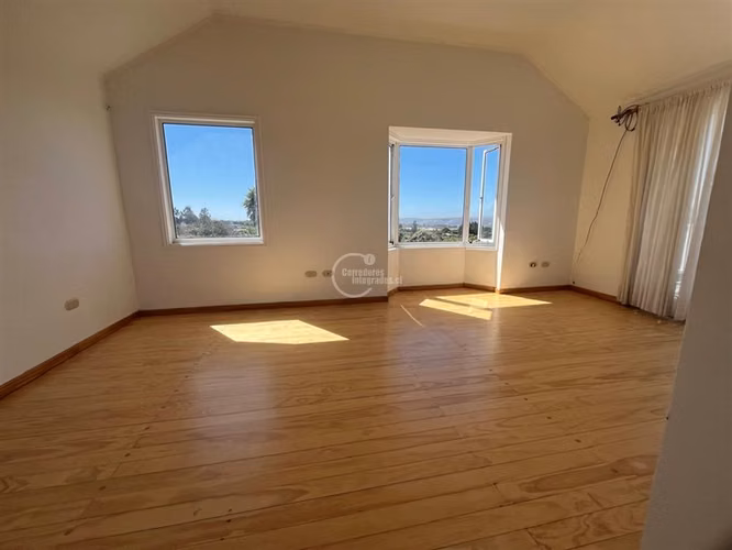 Casa en venta de 3 dorm. en Santo Domingo