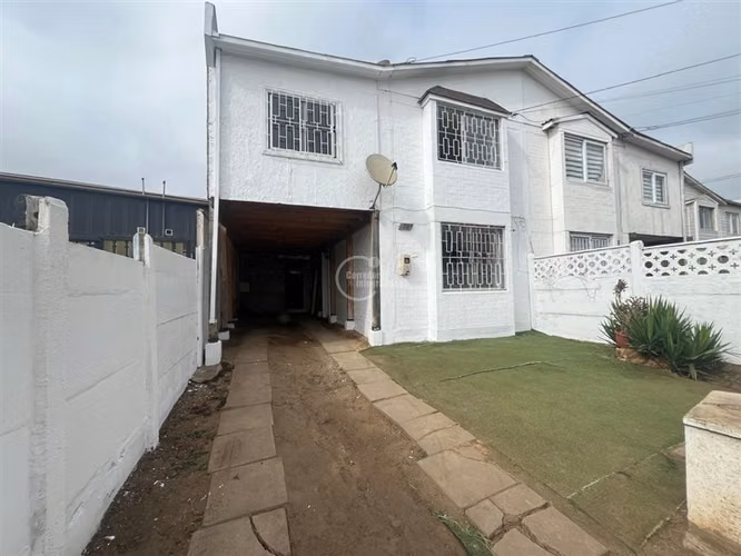 Casa en venta de 3 dorm. en Santo Domingo
